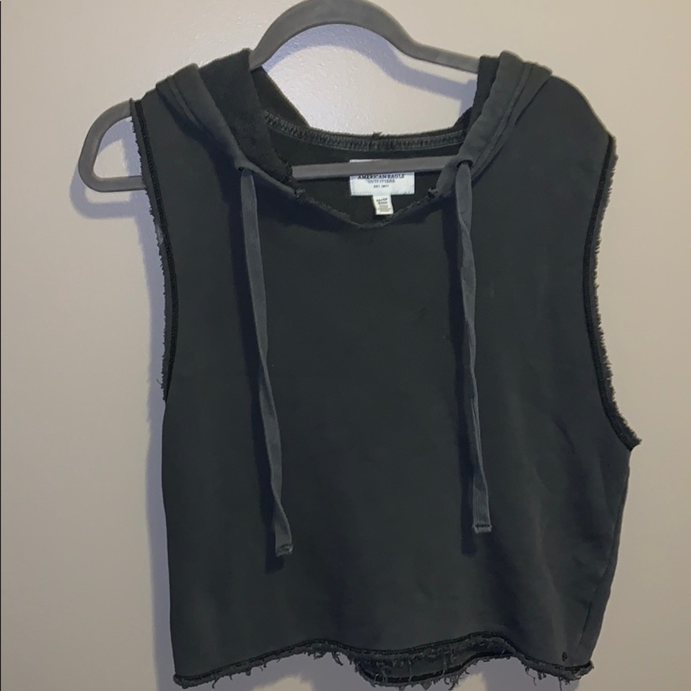 Sleeveless, cropped hoodie